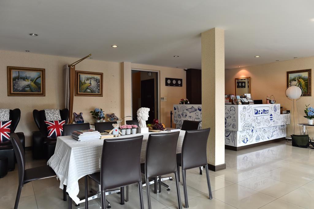 Take A Rest Hotel Bangkok Luaran gambar