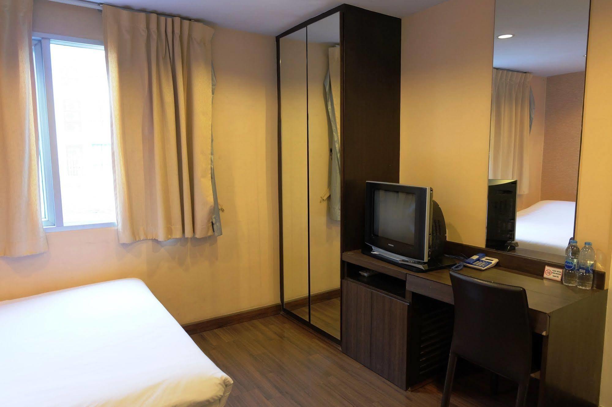 Take A Rest Hotel Bangkok Luaran gambar
