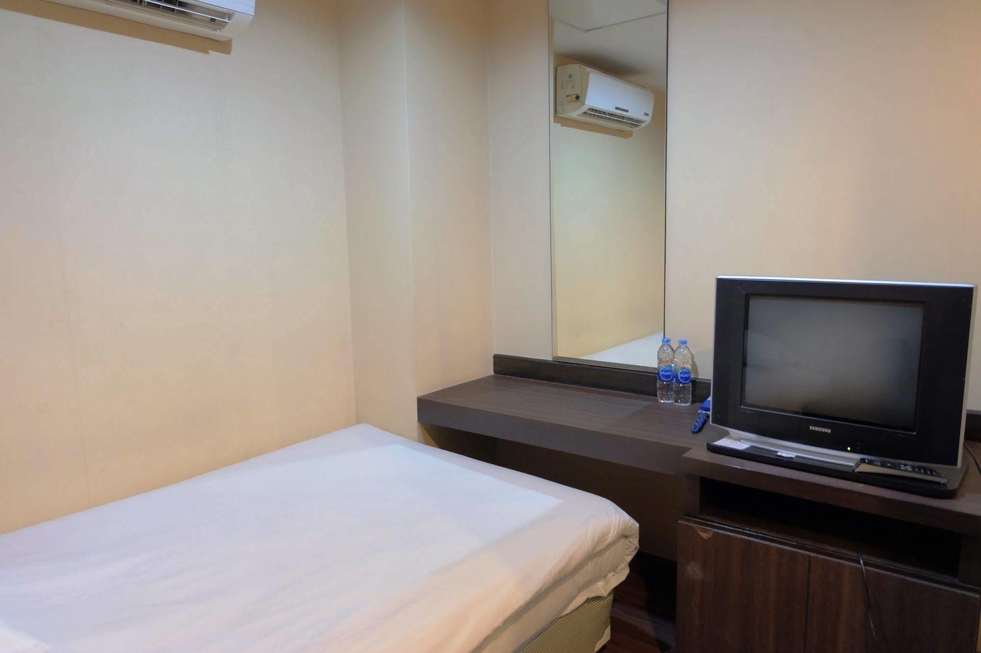 Take A Rest Hotel Bangkok Luaran gambar