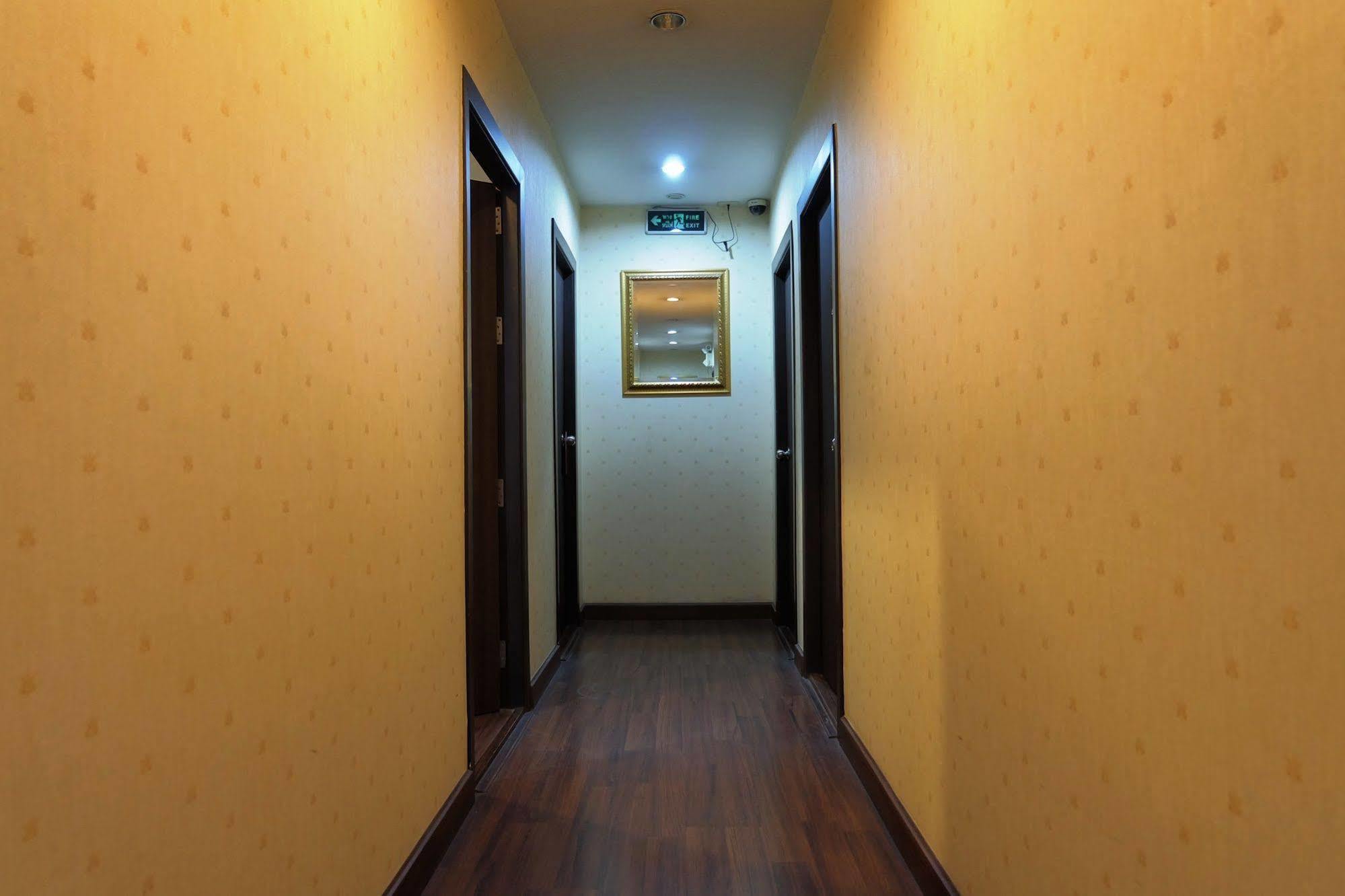 Take A Rest Hotel Bangkok Luaran gambar