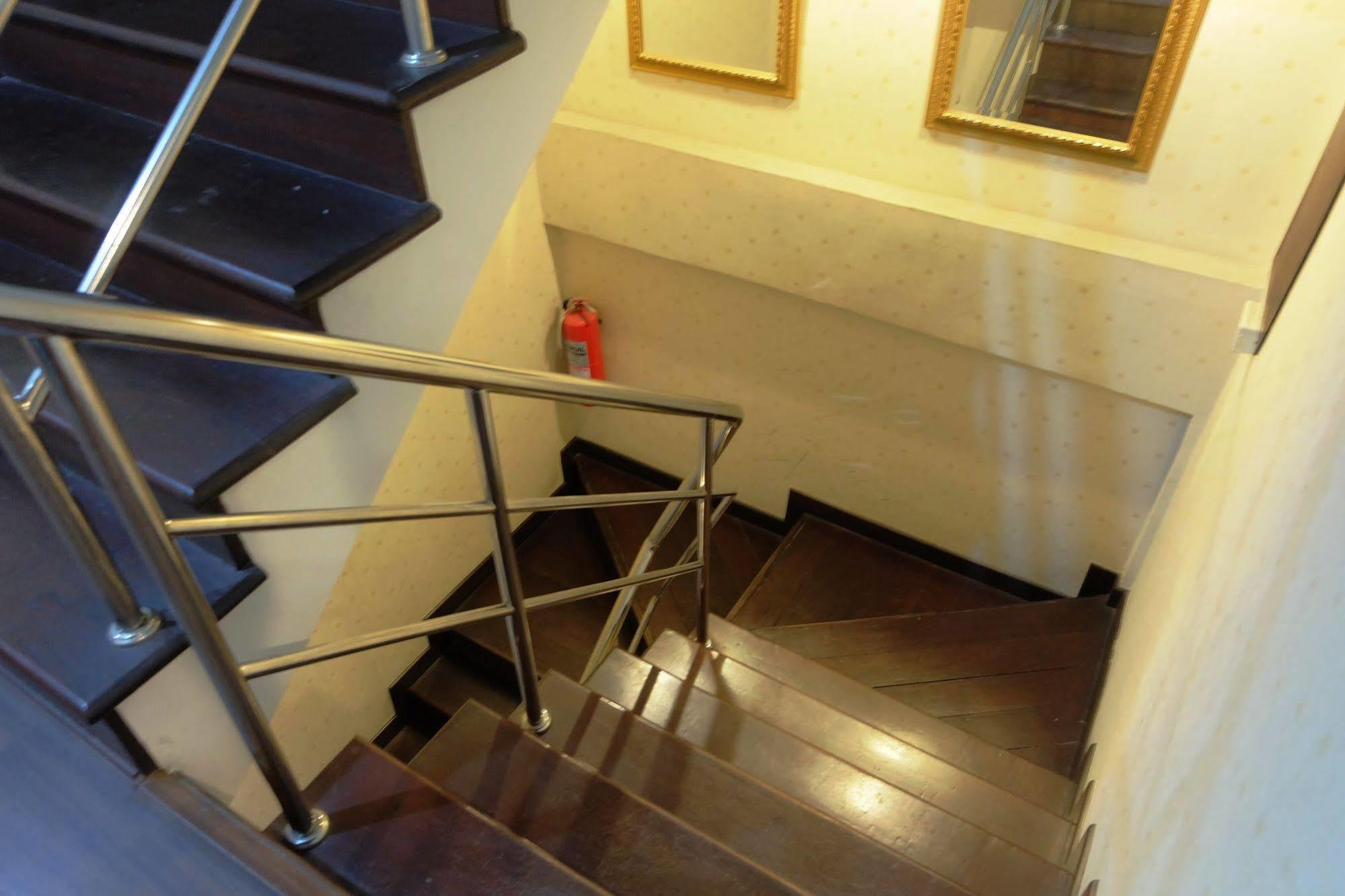 Take A Rest Hotel Bangkok Luaran gambar